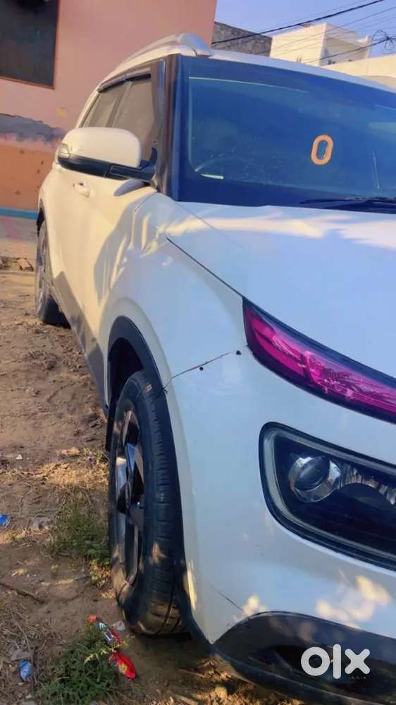 Hyundai Venue 2021 Petrol 61000 Km Driven