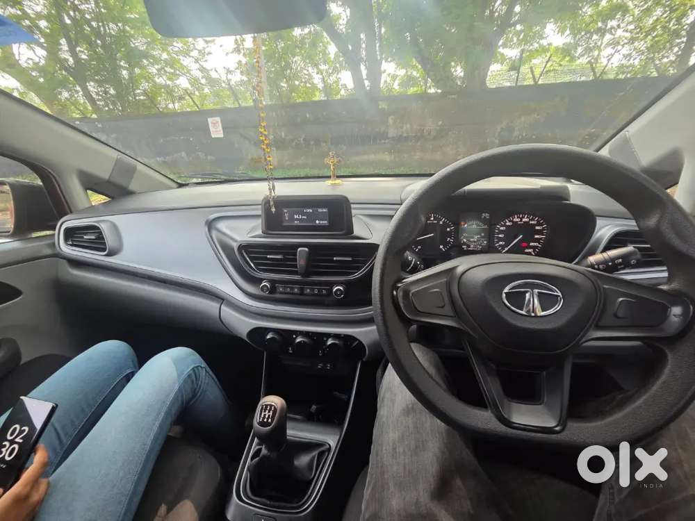 Tata Altroz Xm 1.2 Petrol 2020 - 2nd Owner - Downtown Red