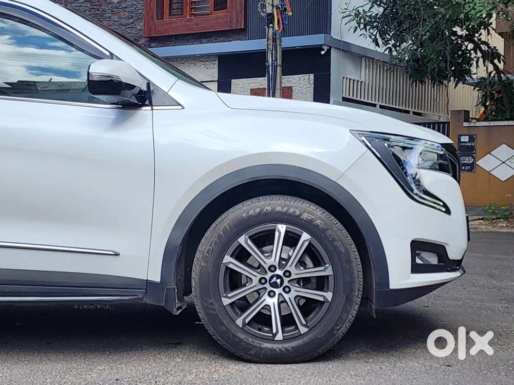 Mahindra Xuv700 2.0 Ax 7 Petrol Mt Str, 2025, Petrol