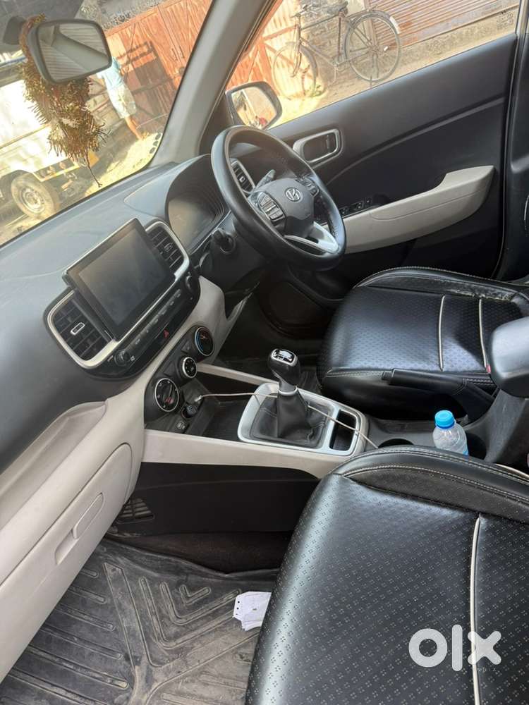 Hyundai Venue 2024 Diesel Well Maintained Tyer New