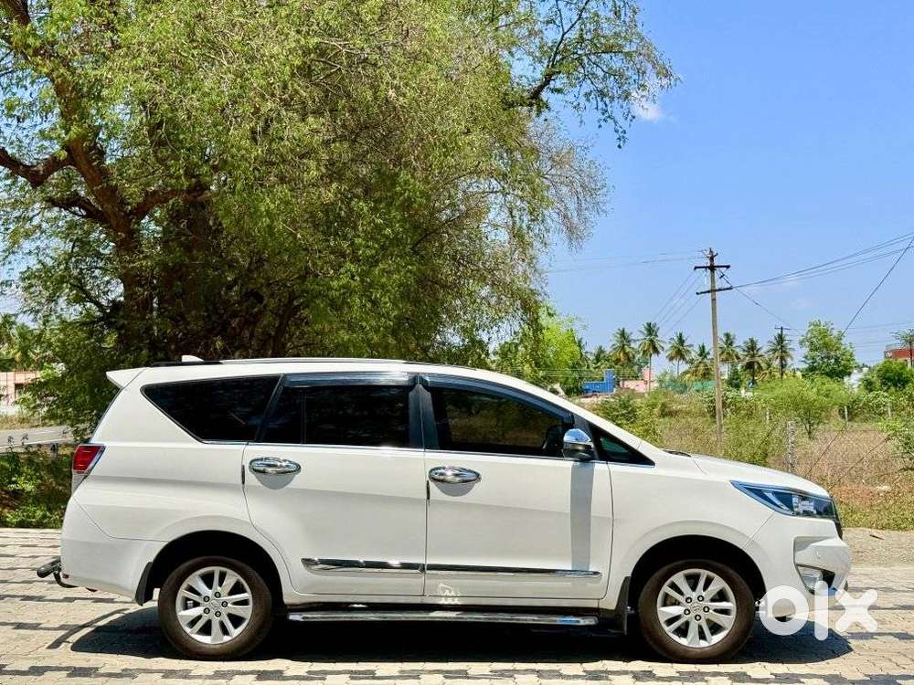 Toyota Innova Crysta 2.4 G Mt 7 Str, 2023, Diesel