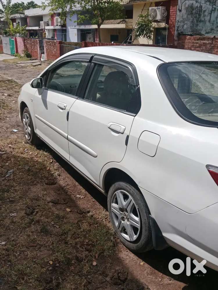 Very Good Condition. White Colour All Ok