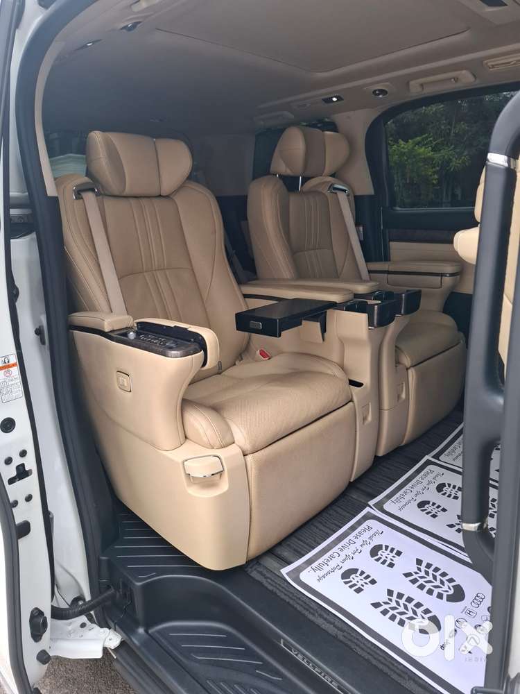Toyota Vellfire 2.5 Executive Lounge, 2021, Petrol