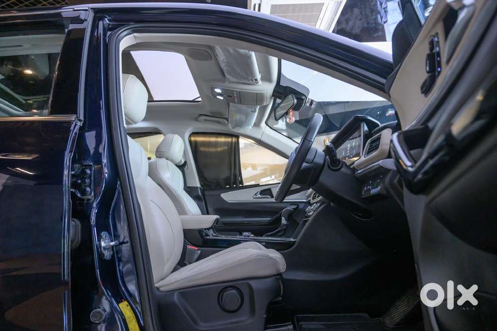 Mahindra Xuv700 2.0 Ax 7 Petrol At Luxury Pack Str, 2024, Petrol