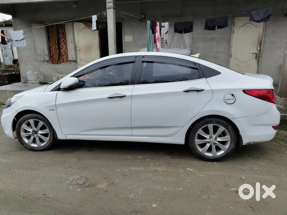 Hyundai Verna 2012