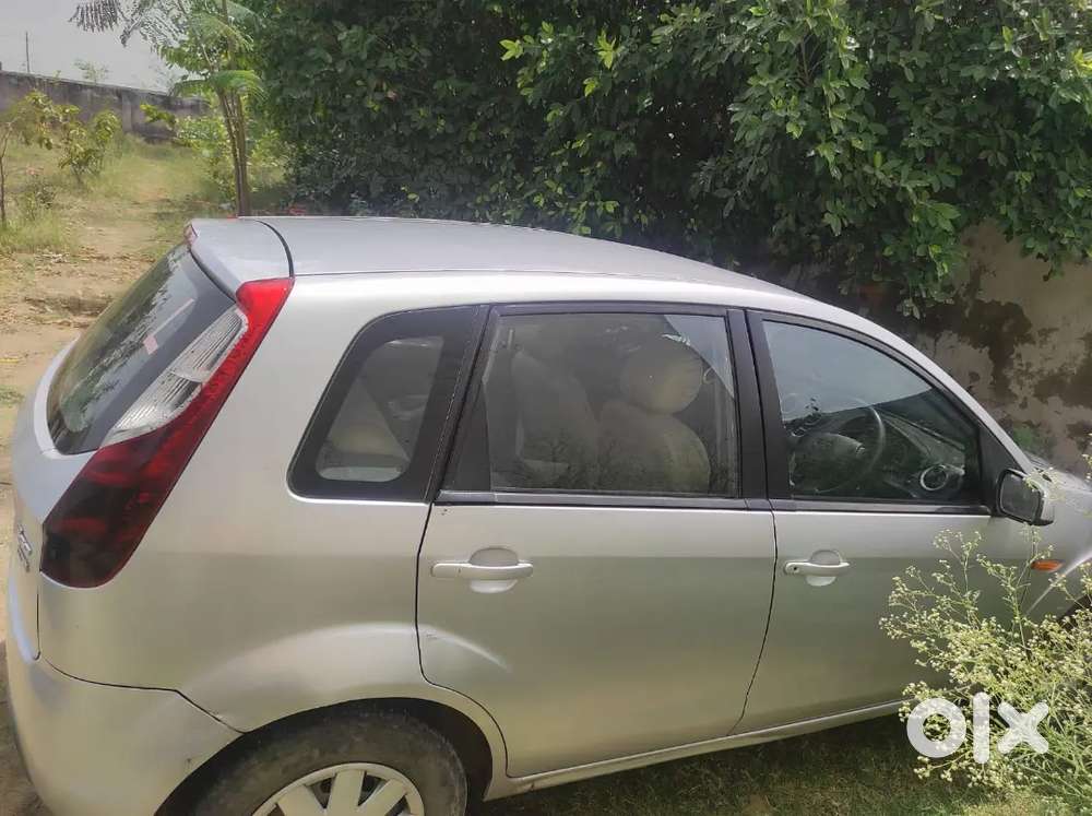 Ford Figo 1.5 Premium Siver 2012