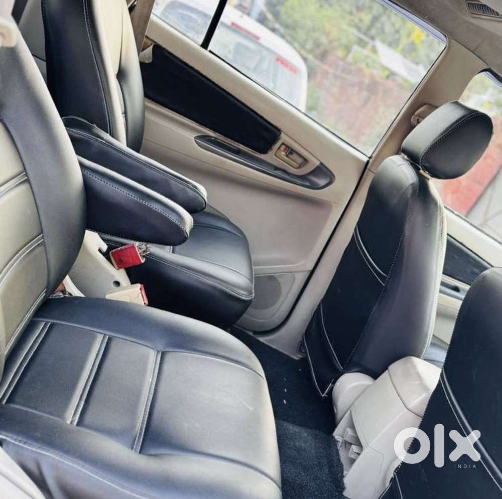 Toyota Innova 2.5 V 7seater Crysta Edition, 2012, Diesel