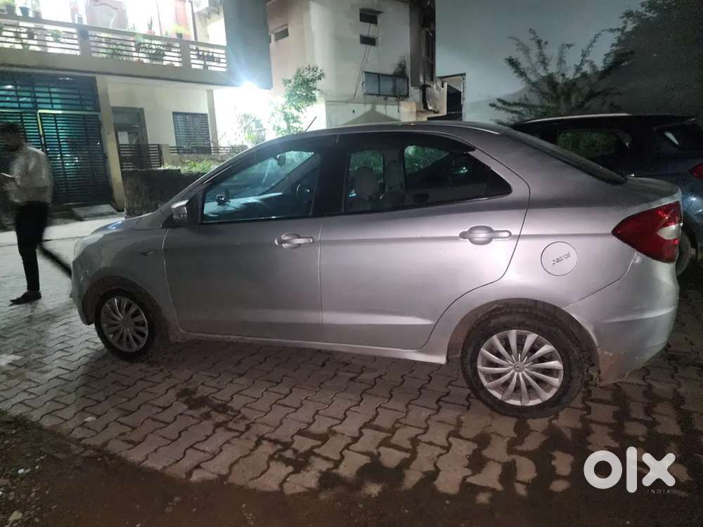 Ford Aspire Titanium Blu 2015