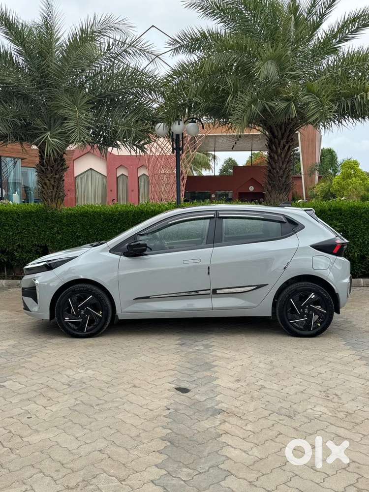 Tata Altroz Accomplished S Mt Diesel, 2025, Petrol