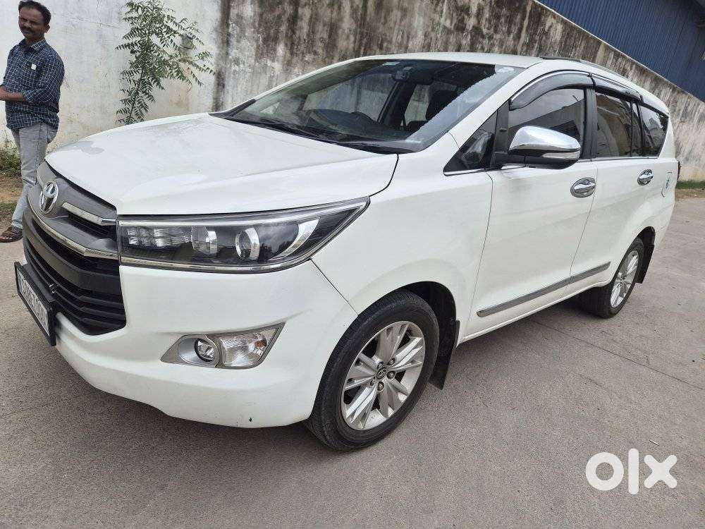 Toyota Innova Crysta 2.8z Automatic, 2016, Diesel