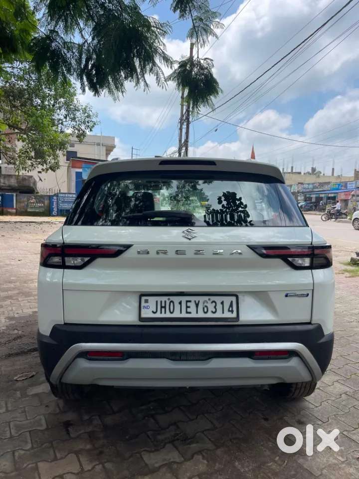Maruti Suzuki Brezza 1.5 Zxi At Smart Hybrid Dual Tone, 2023, Petrol
