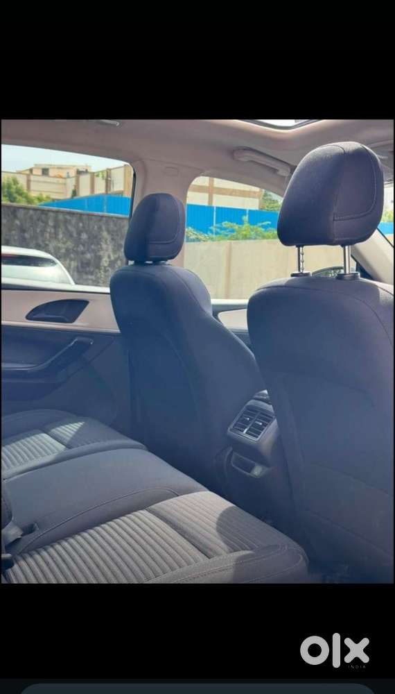 Mahindra Xuv700 2.2 Ax 5 Diesel At 7 Str, 2022, Diesel