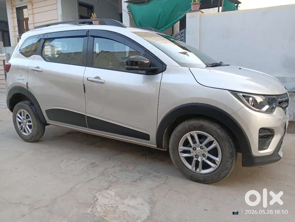 7 Seater Car, Showroom Condition
