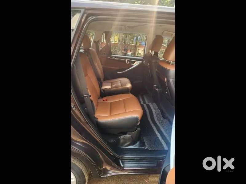 Toyota Innova Crysta 2.8 Zx At 7 Seater, 2016, Diesel