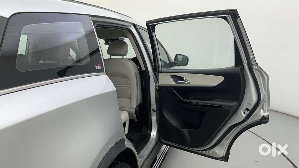 Mahindra Xuv700 2.0 Ax 7 Petrol At Luxury Pack Str, 2023, Petrol