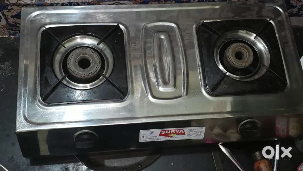 Gas stove with regulator, pipe & Cylinder