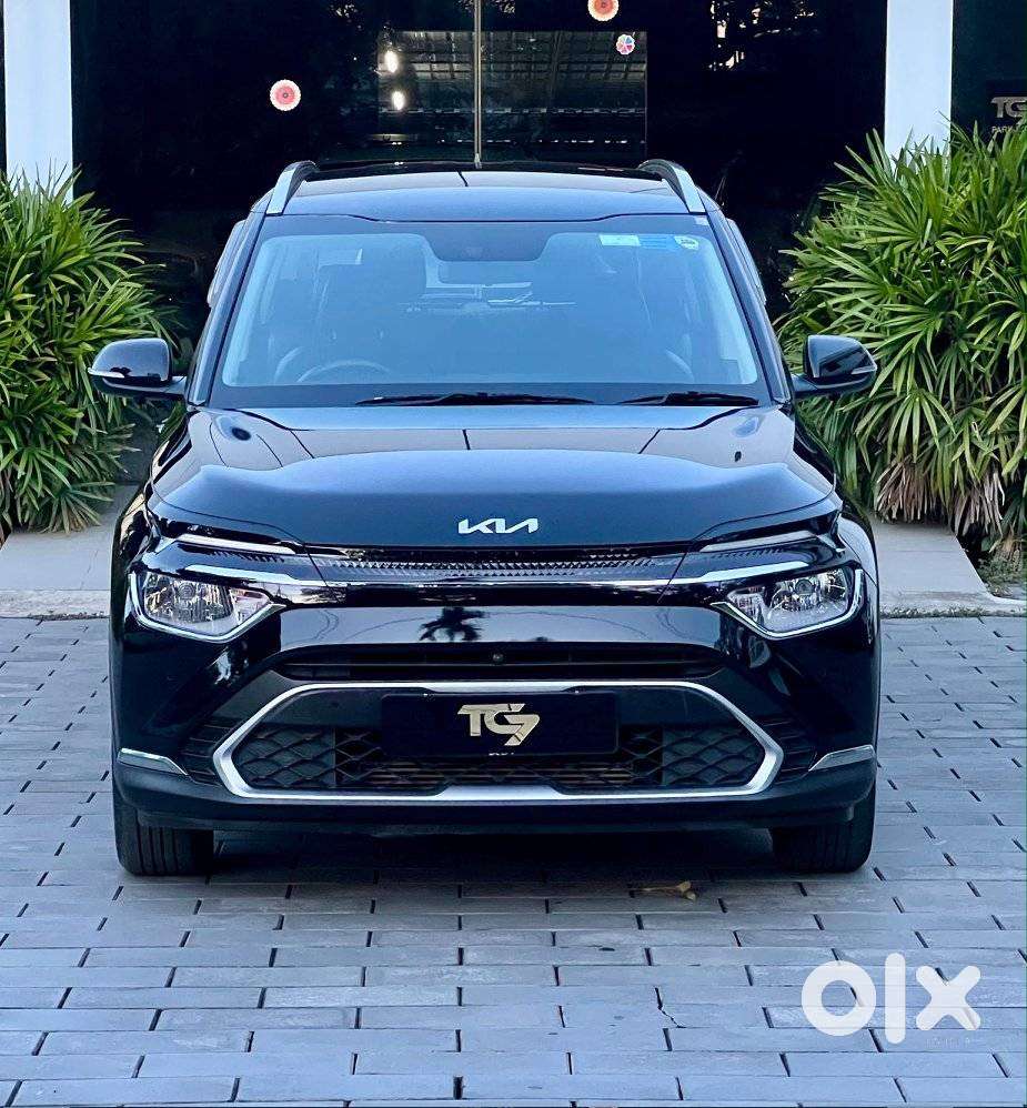 Kia Carens, 2023, Petrol