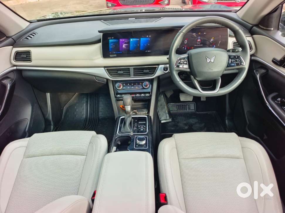 Mahindra Xuv700 Ax7l 6 Str At, 2025, Diesel