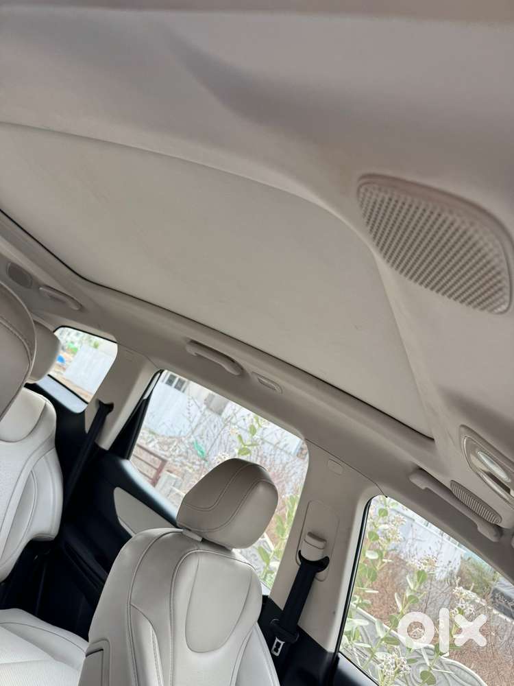 Mahindra Xuv700 Ax7l 6 Str At, 2022, Petrol