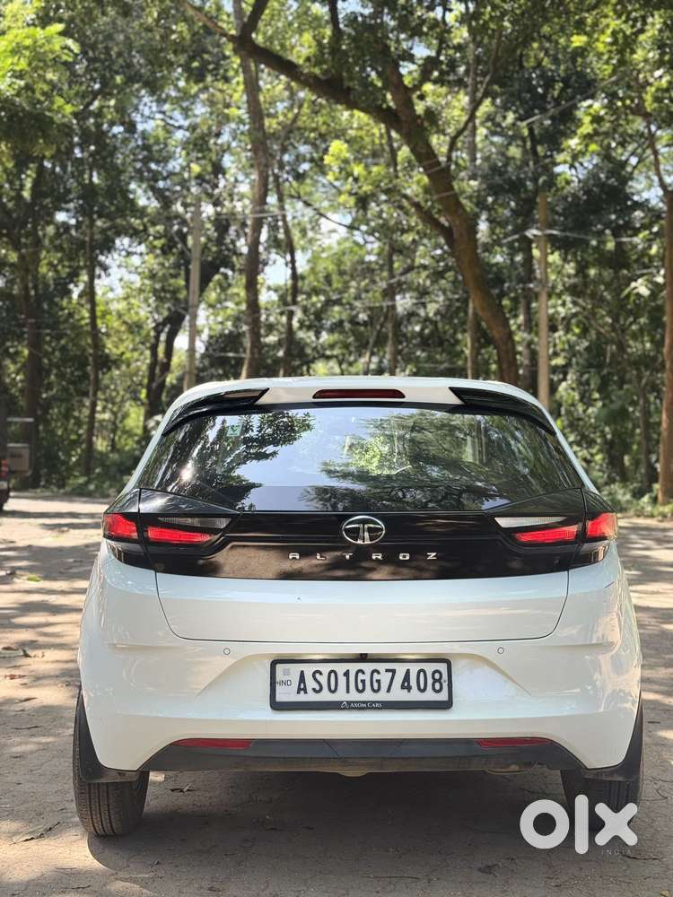 Tata Altroz 1.2 Xe, 2025, Petrol
