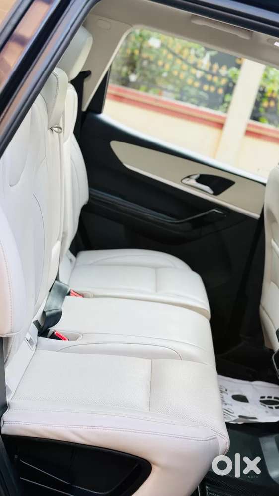Mahindra Xuv700 2.0 Ax 7 Petrol At Luxury Pack Str, 2023, Petrol