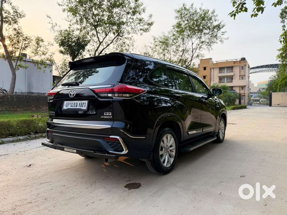 Toyota Innova Hycross 2.0 Vx (o) Hybrid 7 Str, 2025, Petrol