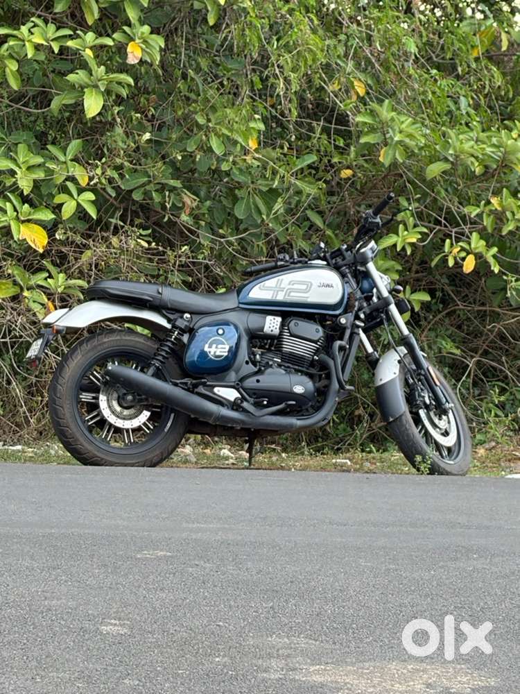 Jawa 42 FJ 2025