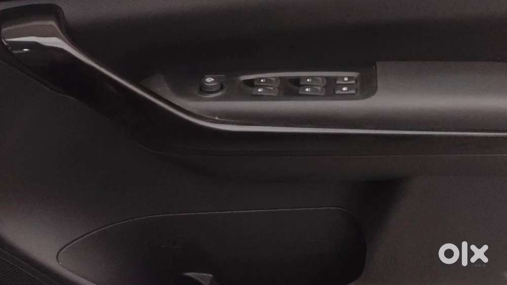 Mahindra Xuv700 2.2 Ax 5 Diesel At Str, 2023, Diesel