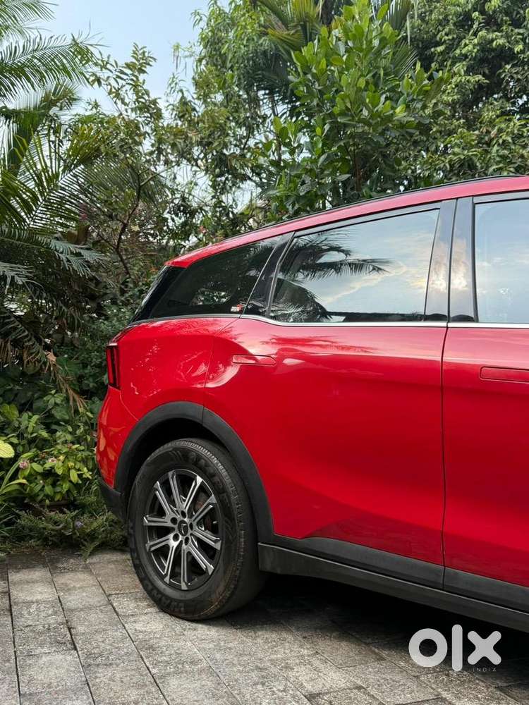 Mahindra Xuv700 2022 Diesel Well Maintained