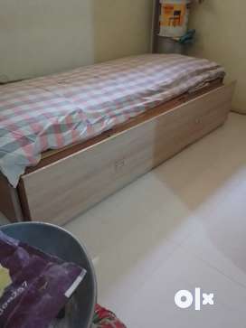 Bed Used Furniture for sale in Jalgaon OLX