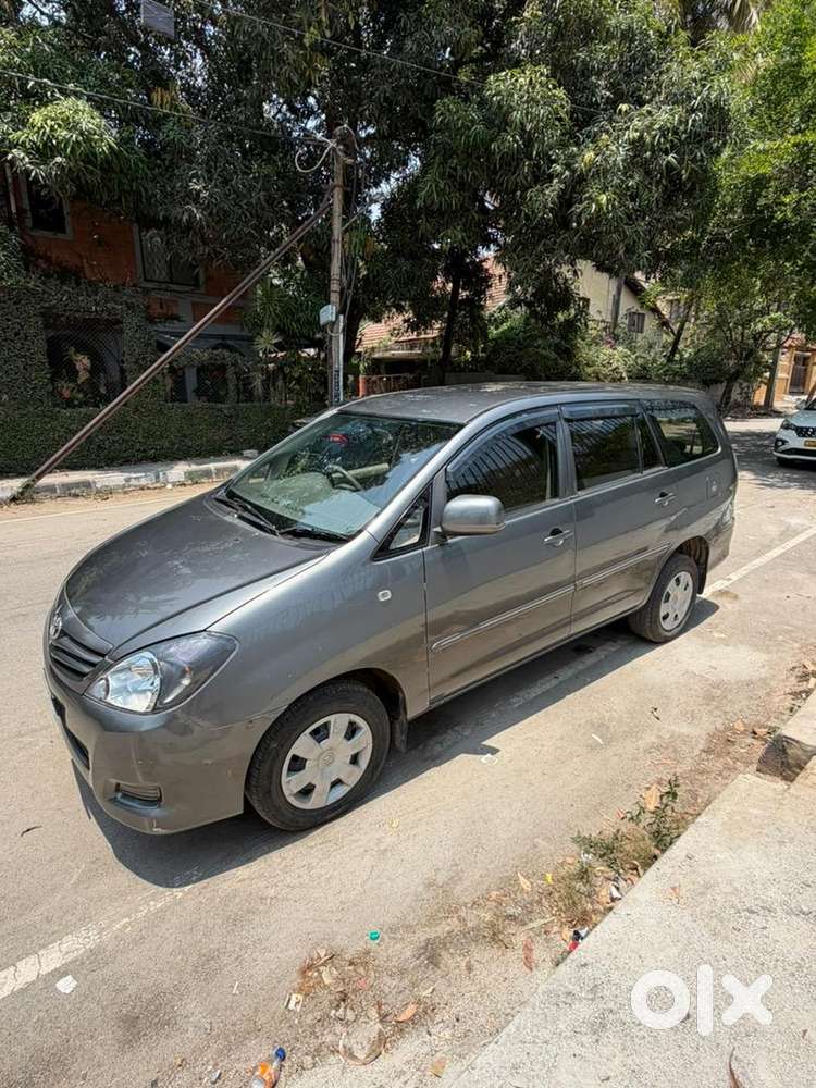 Toyota Innova 2011