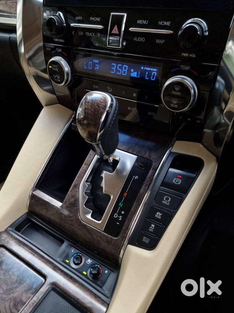 Toyota Vellfire Vip – Executive Lounge, 2022, Petrol