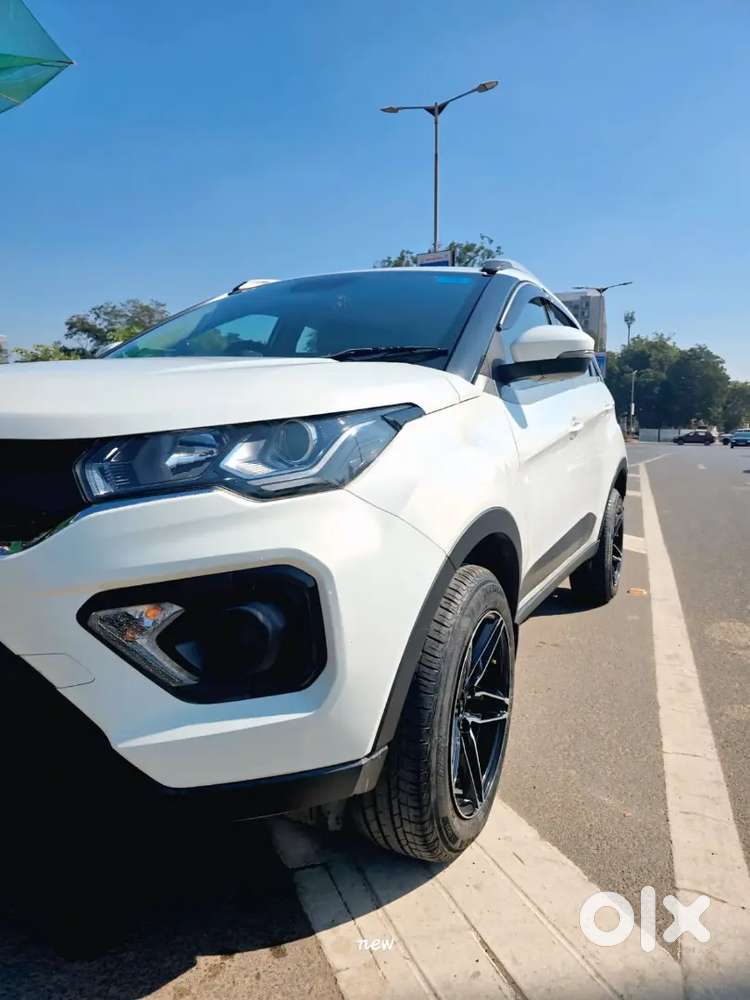 Tata Nexon Diesel Sunroof Automatic