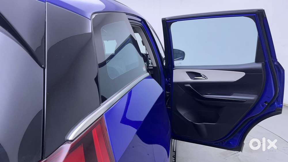 Mahindra Xuv700 2.0 Ax 7 Petrol At Luxury Pack Str, 2023, Petrol