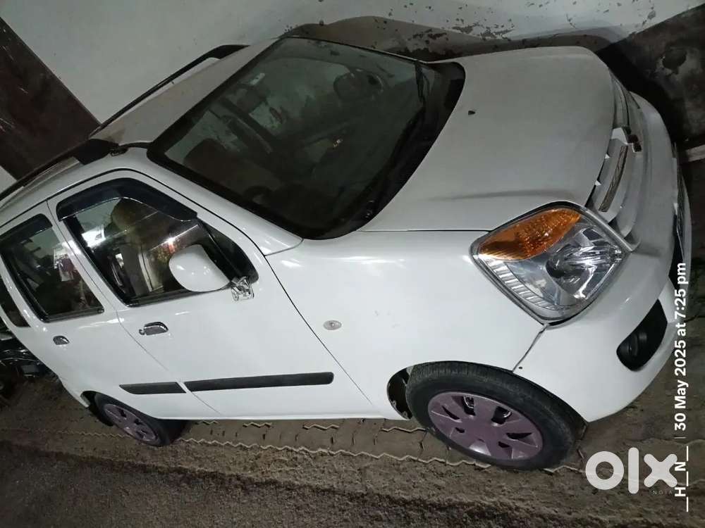 Car Me Koi Problem Nhi Hai Sab Bdhiya Hai Petrol Or Cng Dono Hai Ye