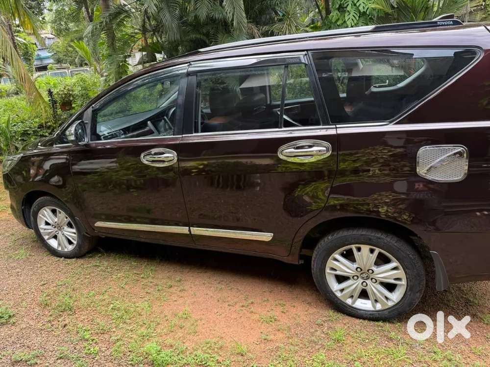 Toyota Innova Crysta 2016' 17variant
