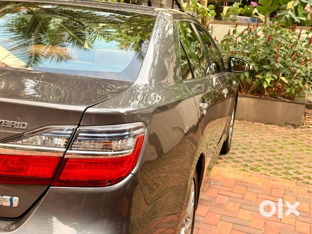 Toyota Camry 2018 Hybrid Well Maintained