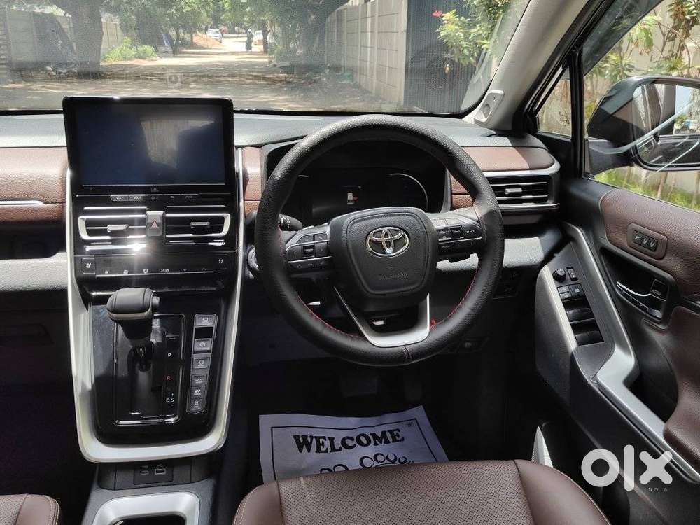 Toyota Innova Hycross 2.0 Zx (o) Hybrid 7 Str, 2024, Petrol