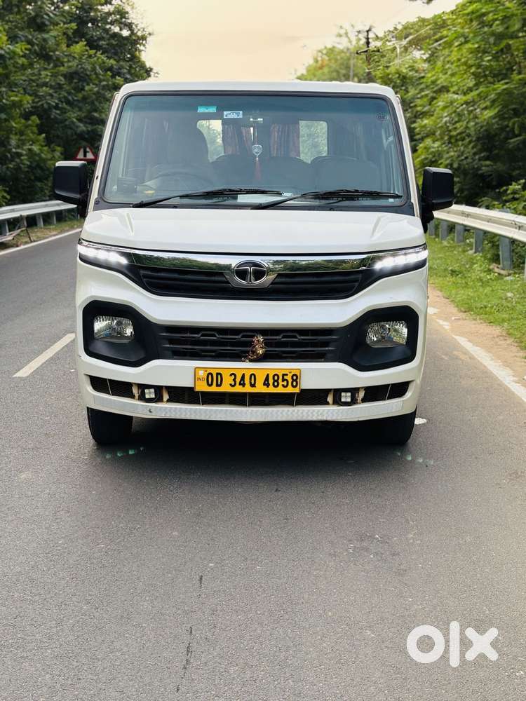 Tata Winger Deluxe - Flat Roof (ac), 2022, Diesel