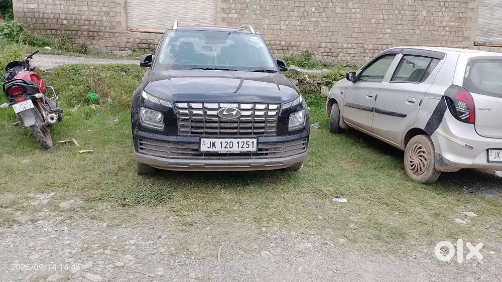 Hyundai Venue 7900 Km Driven