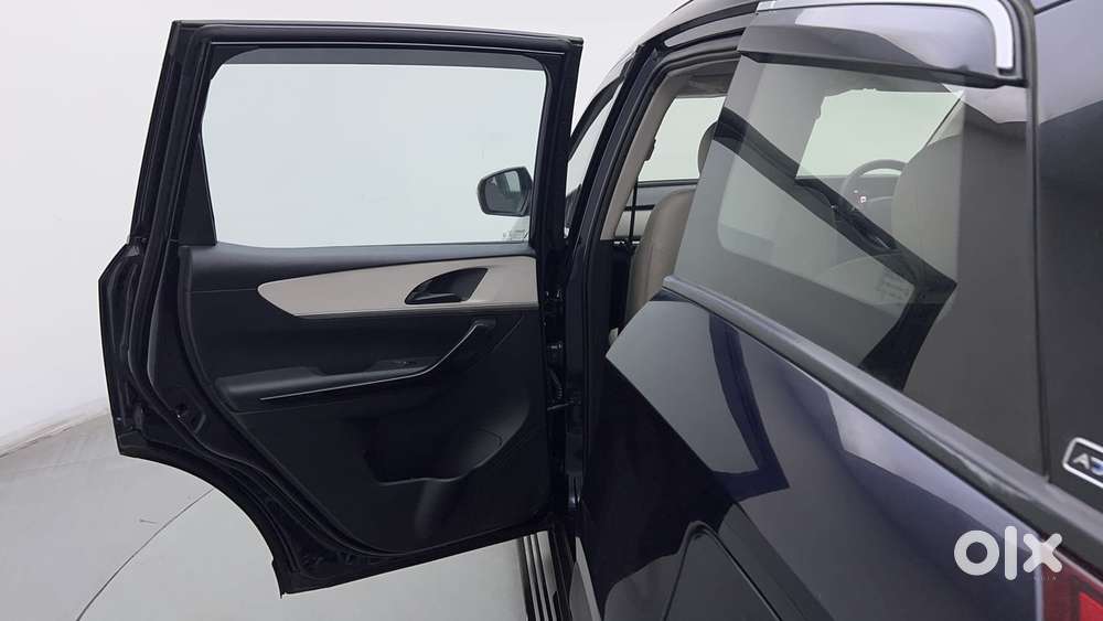 Mahindra Xuv700 2.0 Ax 5 Petrol At Str, 2022, Petrol