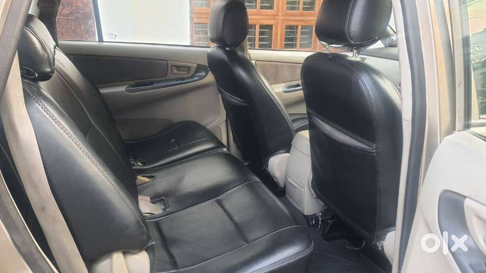 Toyota Innova 2004-2011 2.5 G4 Diesel 8-seater, 2009, Diesel