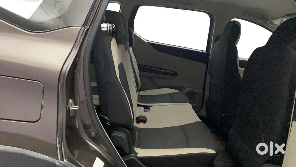 Renault Triber Rxt, 2022, Petrol
