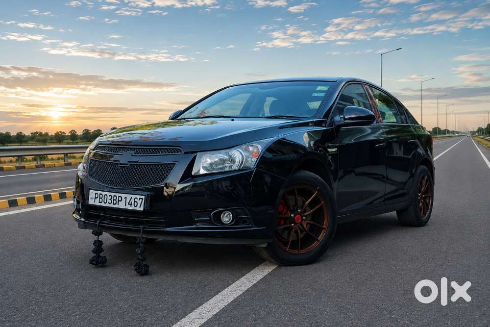 Chevy Cruze .. Original Speakers.. 2 Woofers.. Display Screen Sound.