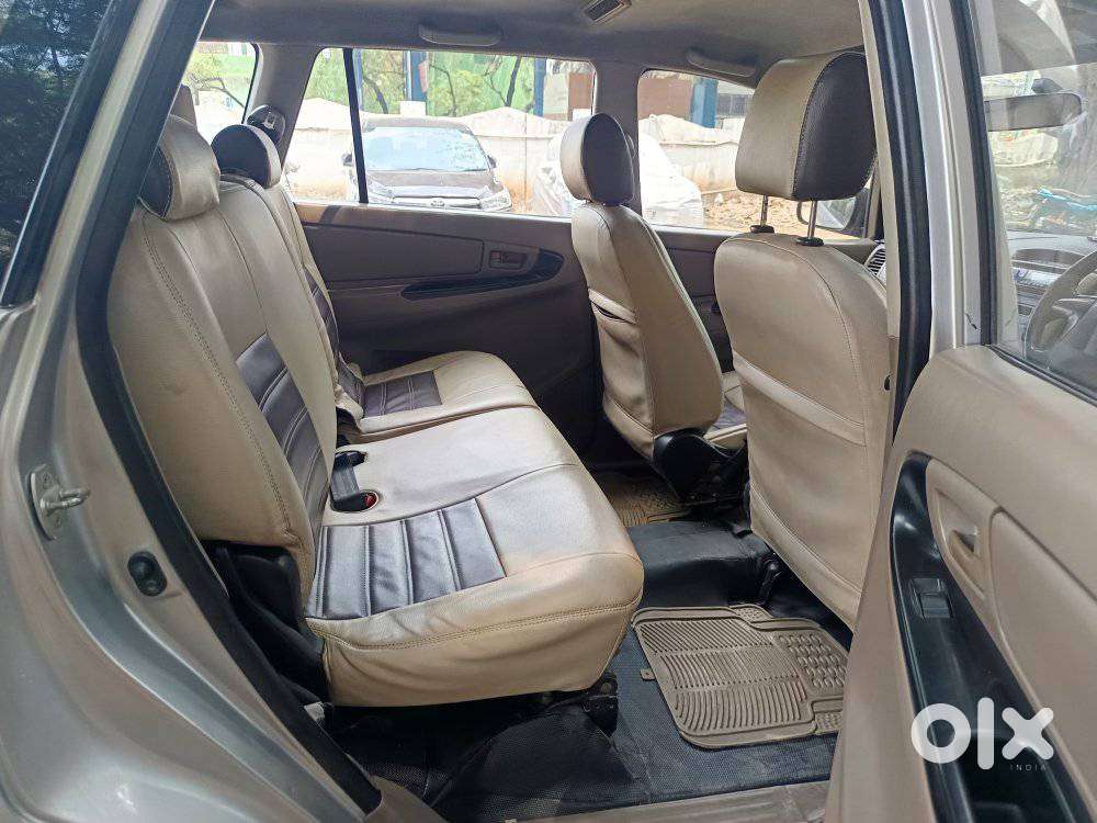 Toyota Innova 2.5 G (diesel) 8 Seater Bs Iv, 2015, Diesel