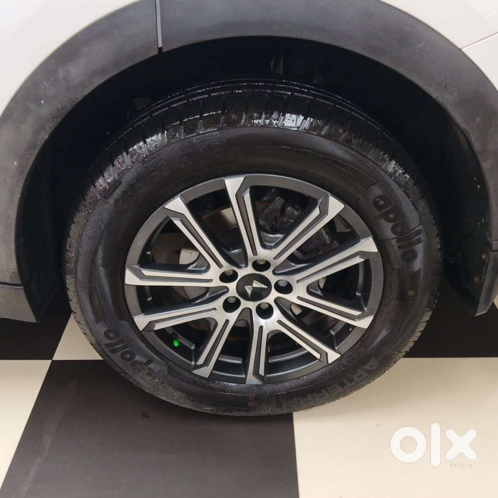 Mahindra Xuv700 2.0 Ax 7 Petrol At Luxury Pack Str, 2025, Petrol