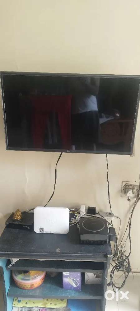 32 inch LG TV for sale