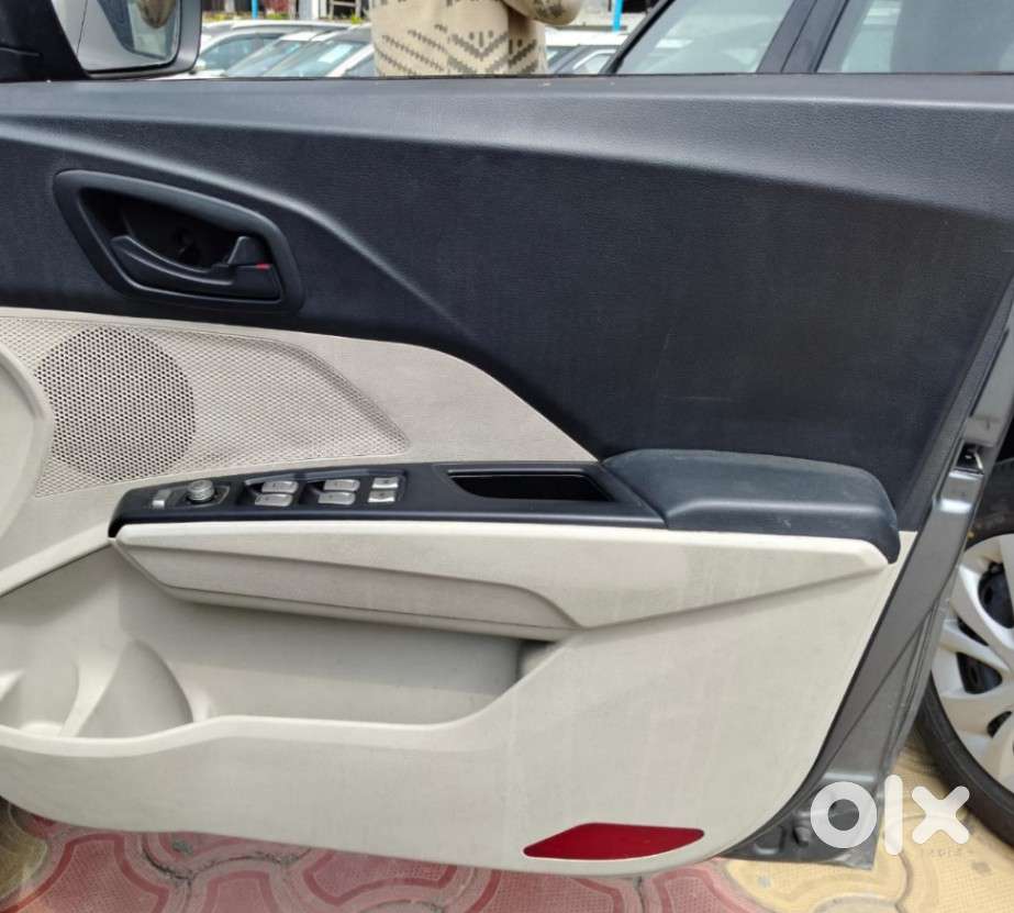 Mahindra Xuv300 W8, 2022, Petrol
