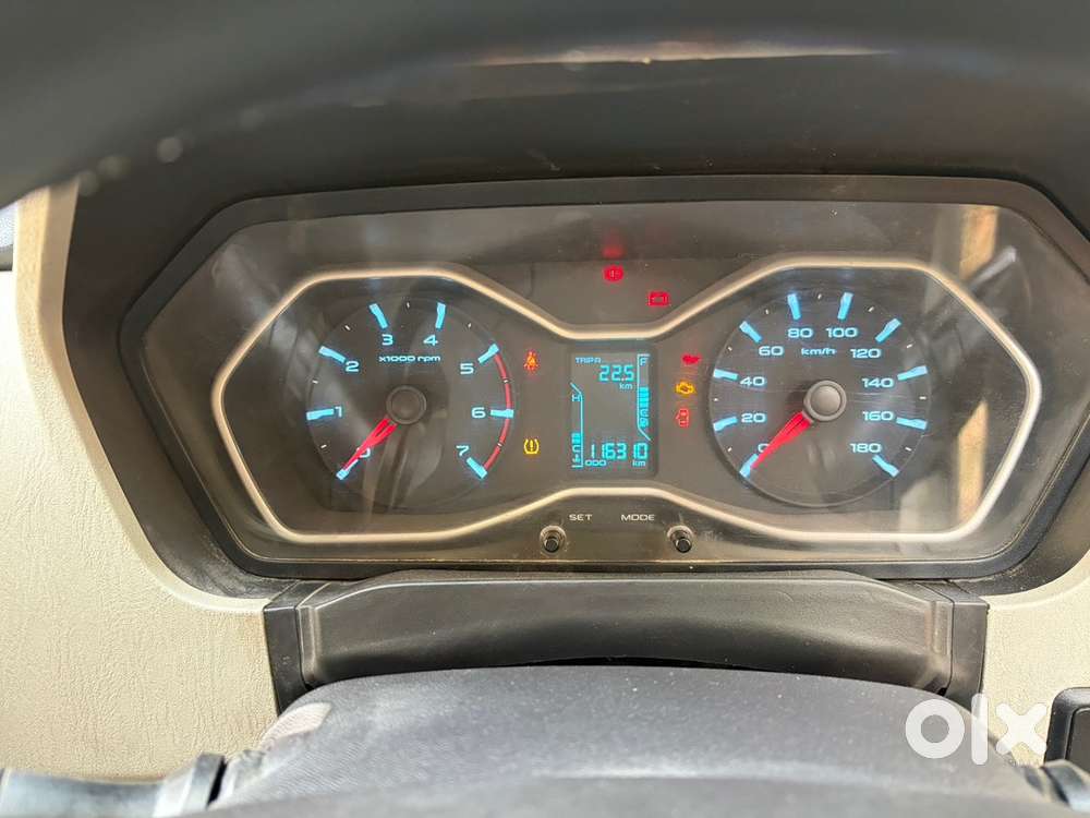 Mahindra Scorpio S10 2016