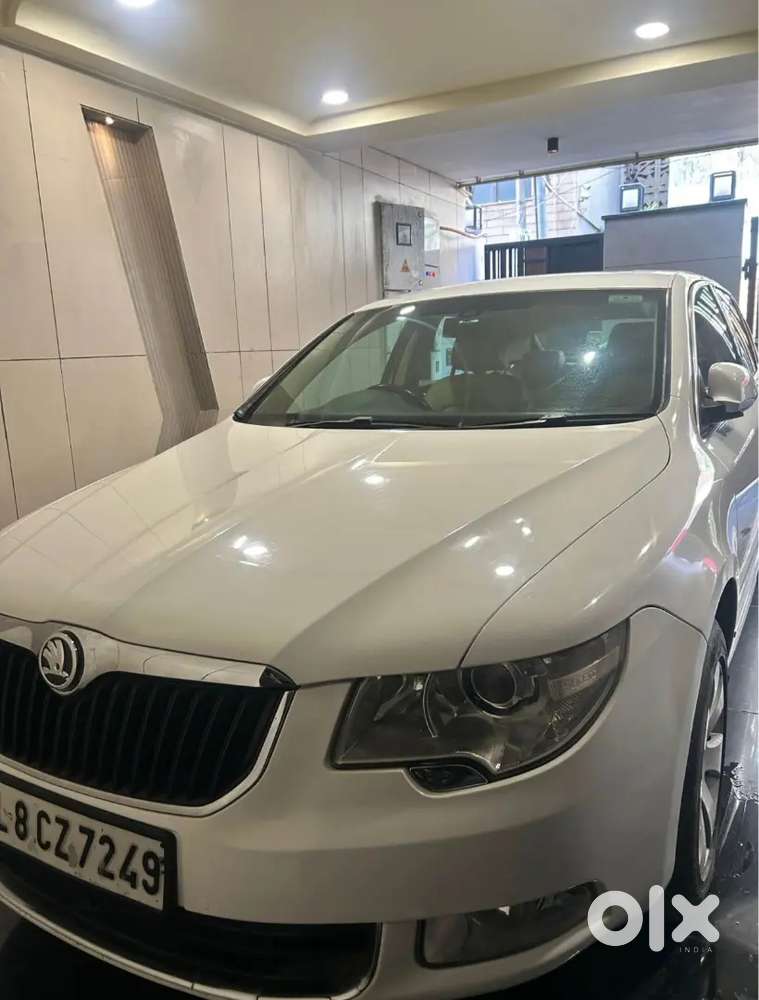 Skoda Superb 2013 Petrol 73000 Km Driven